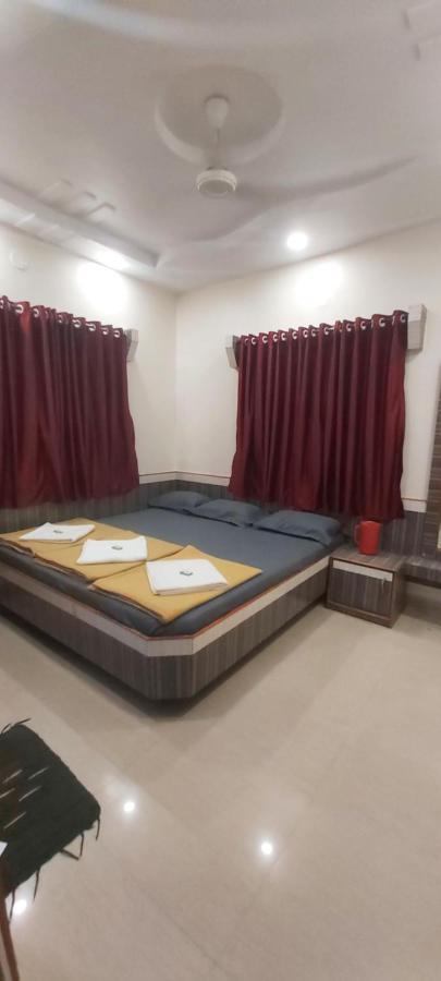 Sai Raghunandan Guest House Ширді Екстер'єр фото