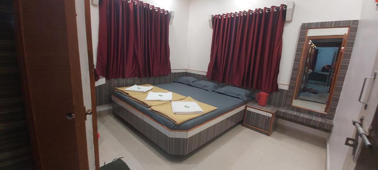 Sai Raghunandan Guest House Ширді Екстер'єр фото