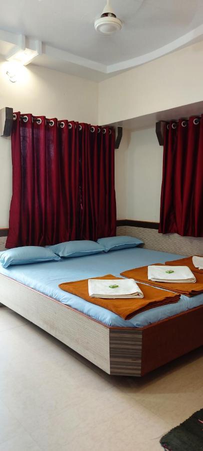 Sai Raghunandan Guest House Ширді Екстер'єр фото