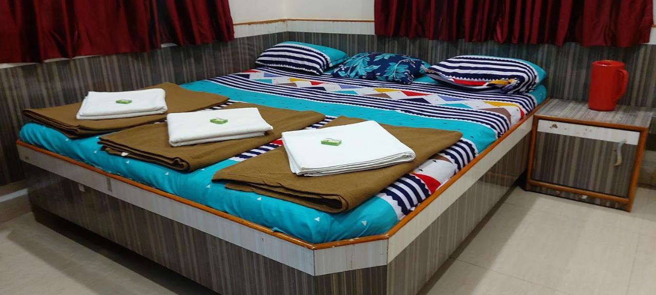 Sai Raghunandan Guest House Ширді Екстер'єр фото